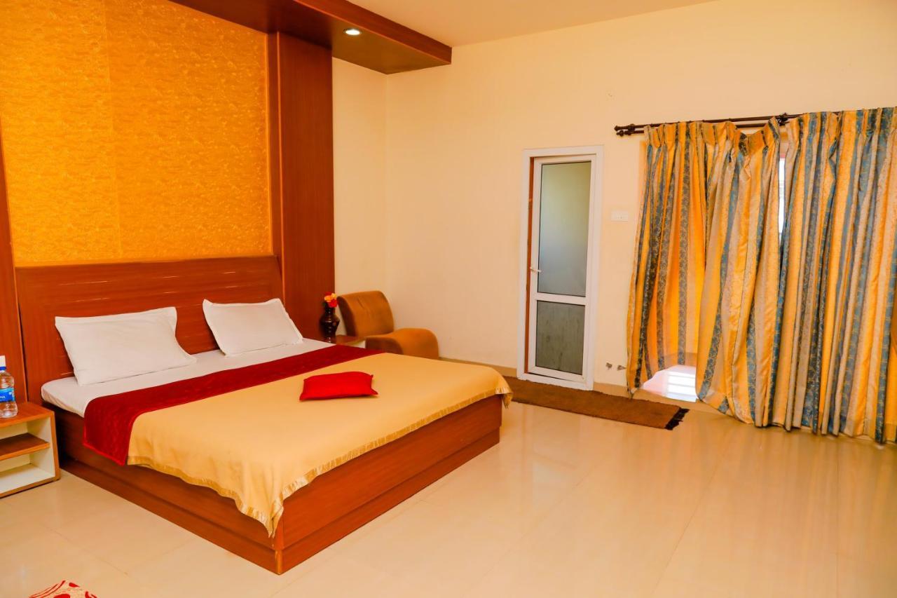 Hotel Jk Grand Yercaud Buitenkant foto