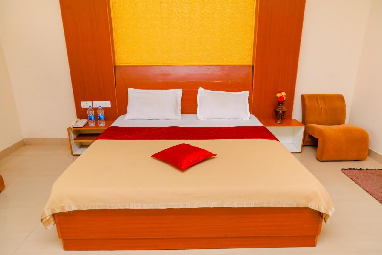 Hotel Jk Grand Yercaud Buitenkant foto